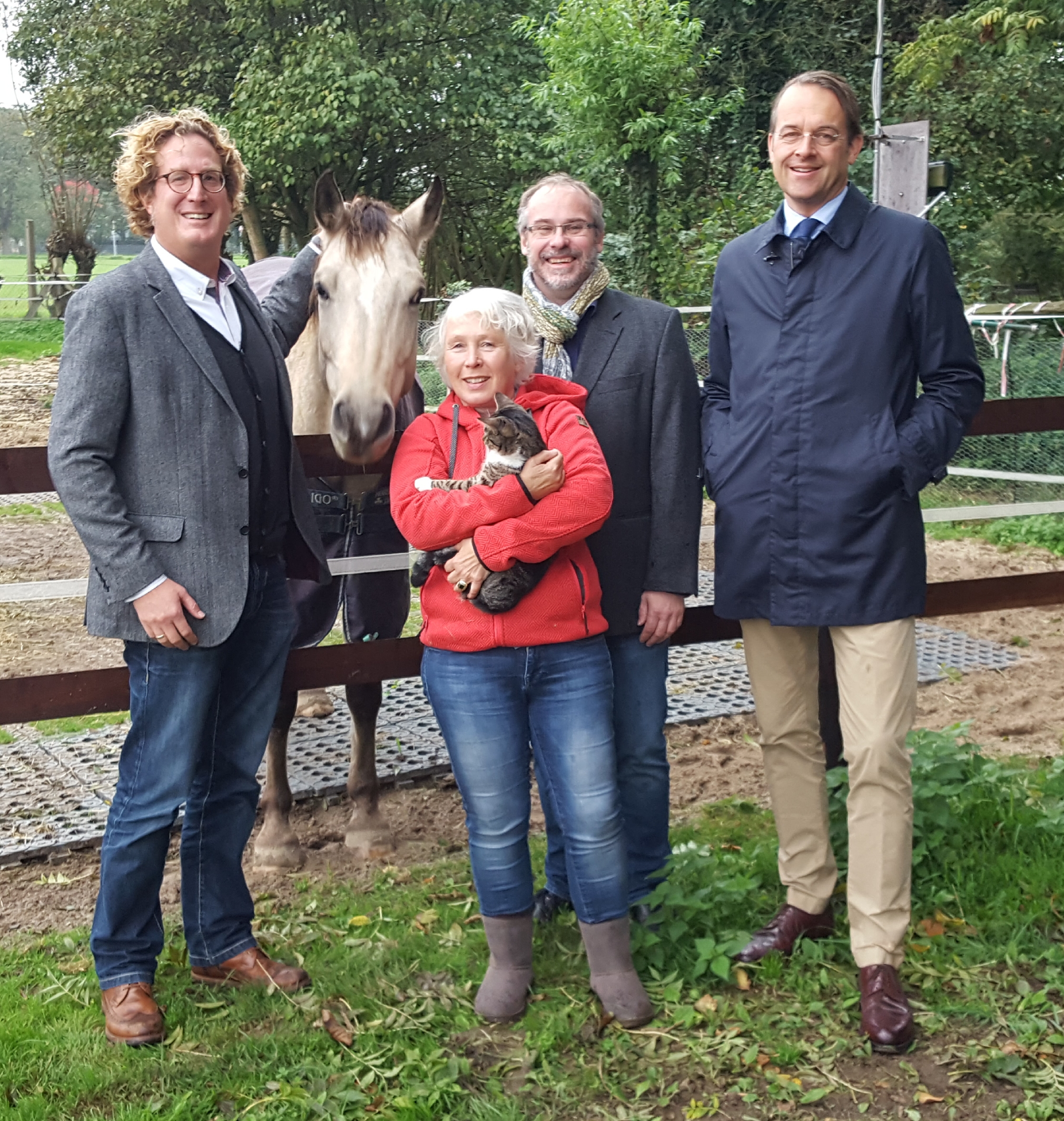 Elke Herrmann mit Philipp Schneider (links), Rainer Nebelsiek (Mitte) und Lions-Präsident Dr. Andre Fisch